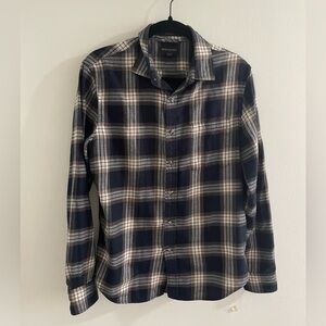 Banana Republic Factory Plaid button down Untucked Fit shirt in men’s size S